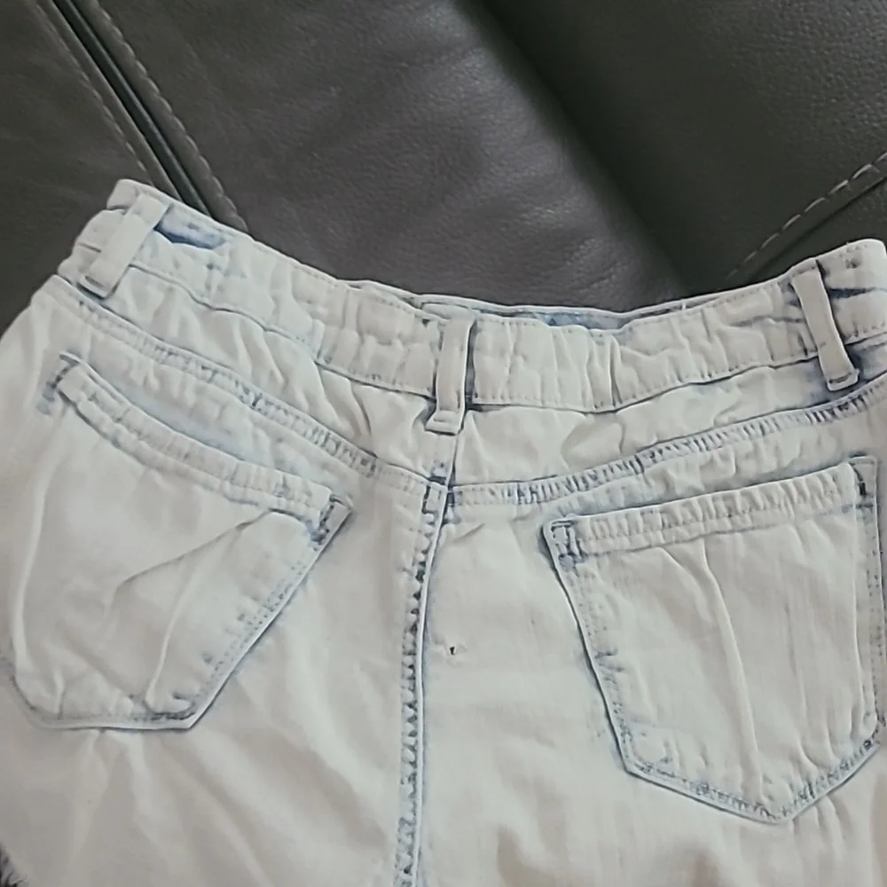 Altar’d State Cloud Wash Distressed Denim Jean Shorts Size 27 - Picture 7 of 8